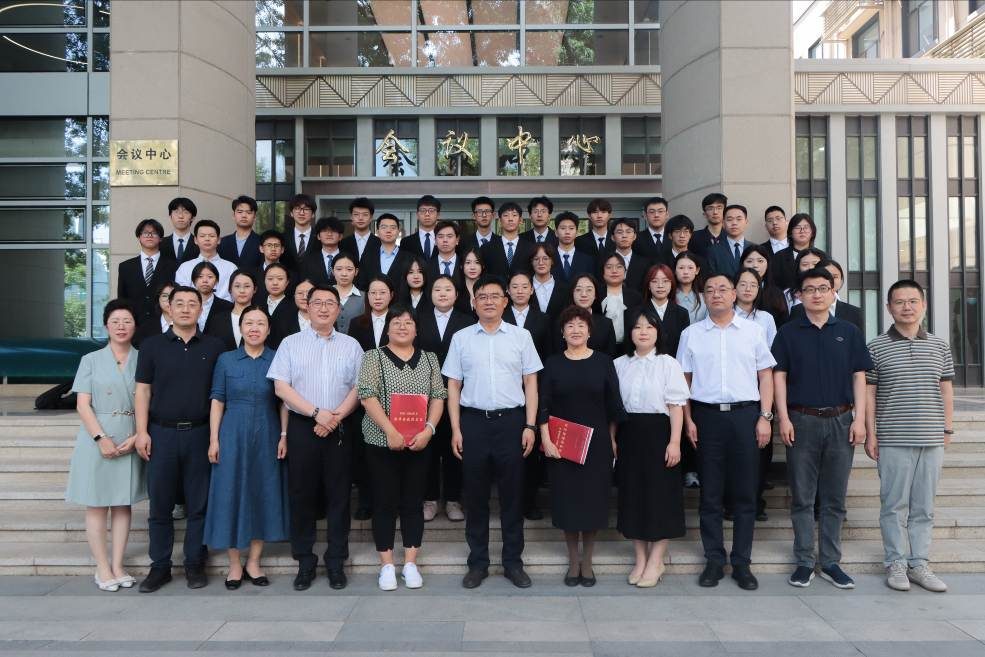 学校举行2023-2024学年奖学金颁奖仪（信息学院专场）
